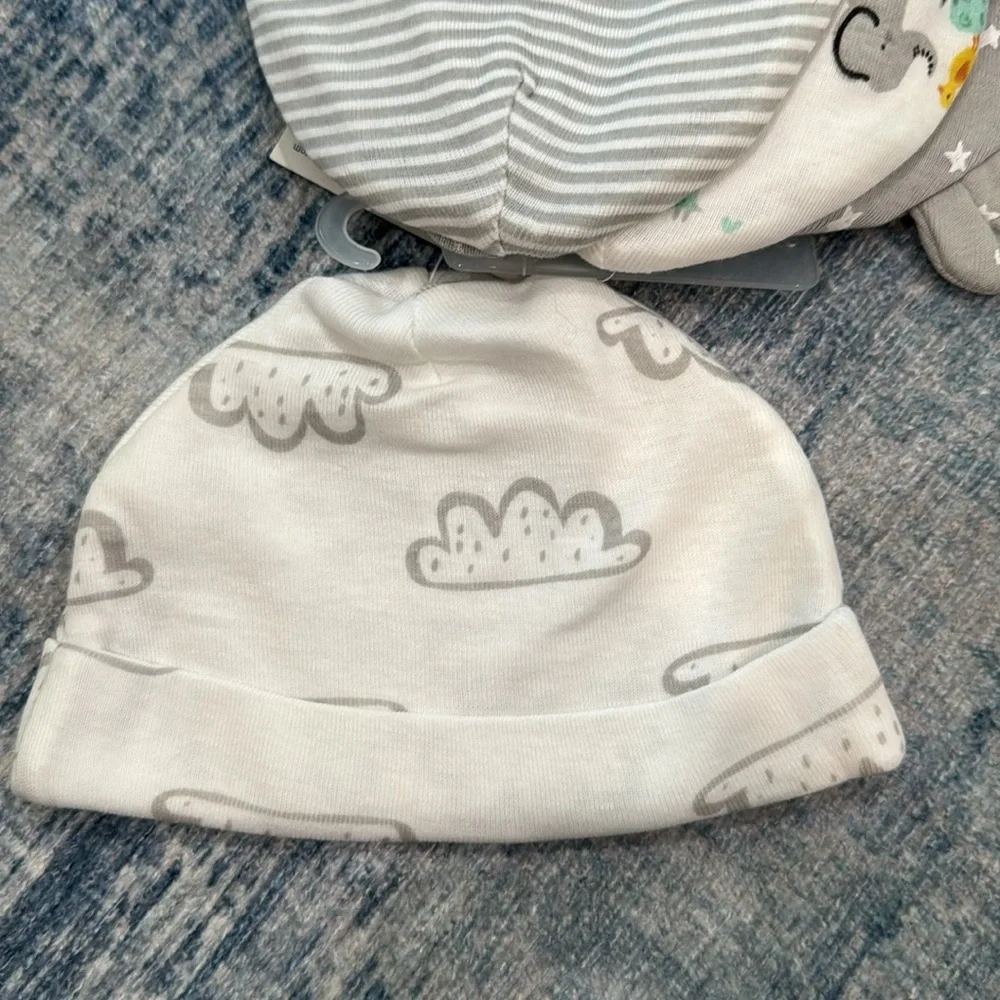 Gerber Set of 4 baby infant caps/ hats size 0-6 months